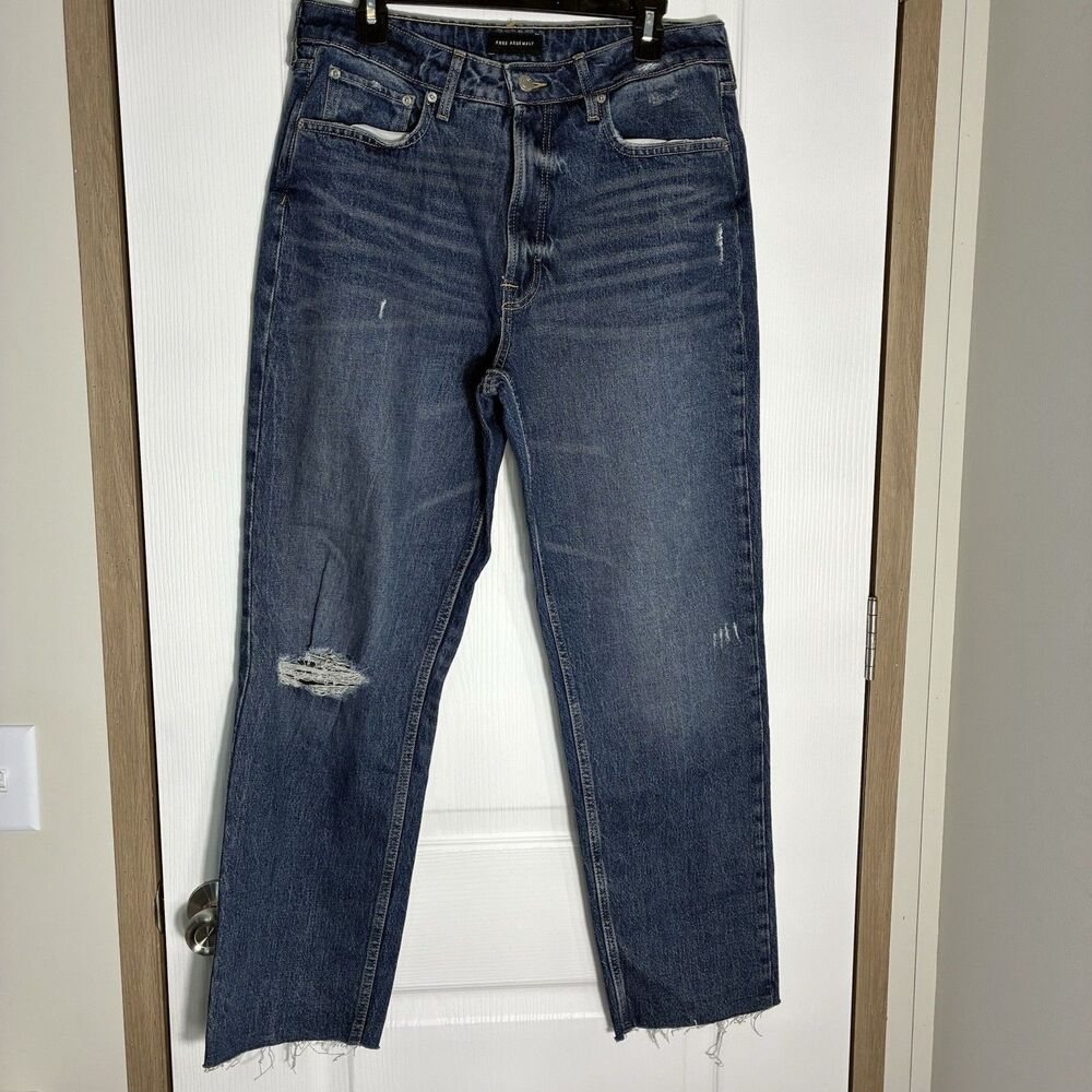 Free Assembly women jeans sz 12 High Rise Straight Leg ankle raw hem distressed